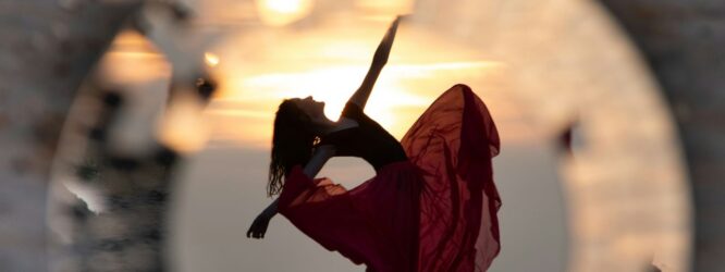 alt="Du figement à l’élan fluide : réveiller la vitalité et réguler le système nerveux avec l’aromathérapie énergétique et les huiles essentielles